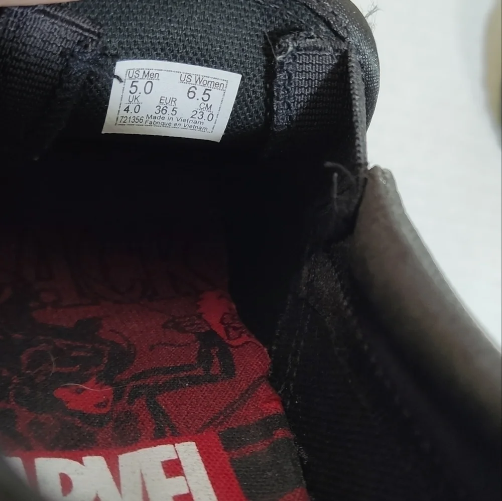 Vans Off The Wall Unisex X Marvel Leather Slip-On Shoes Black Widow 5 6.5 - Picture 10 of 11